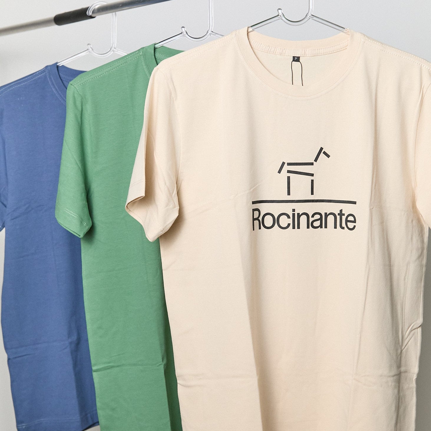 CAMISETA GRAVADORA ROCINANTE CREME