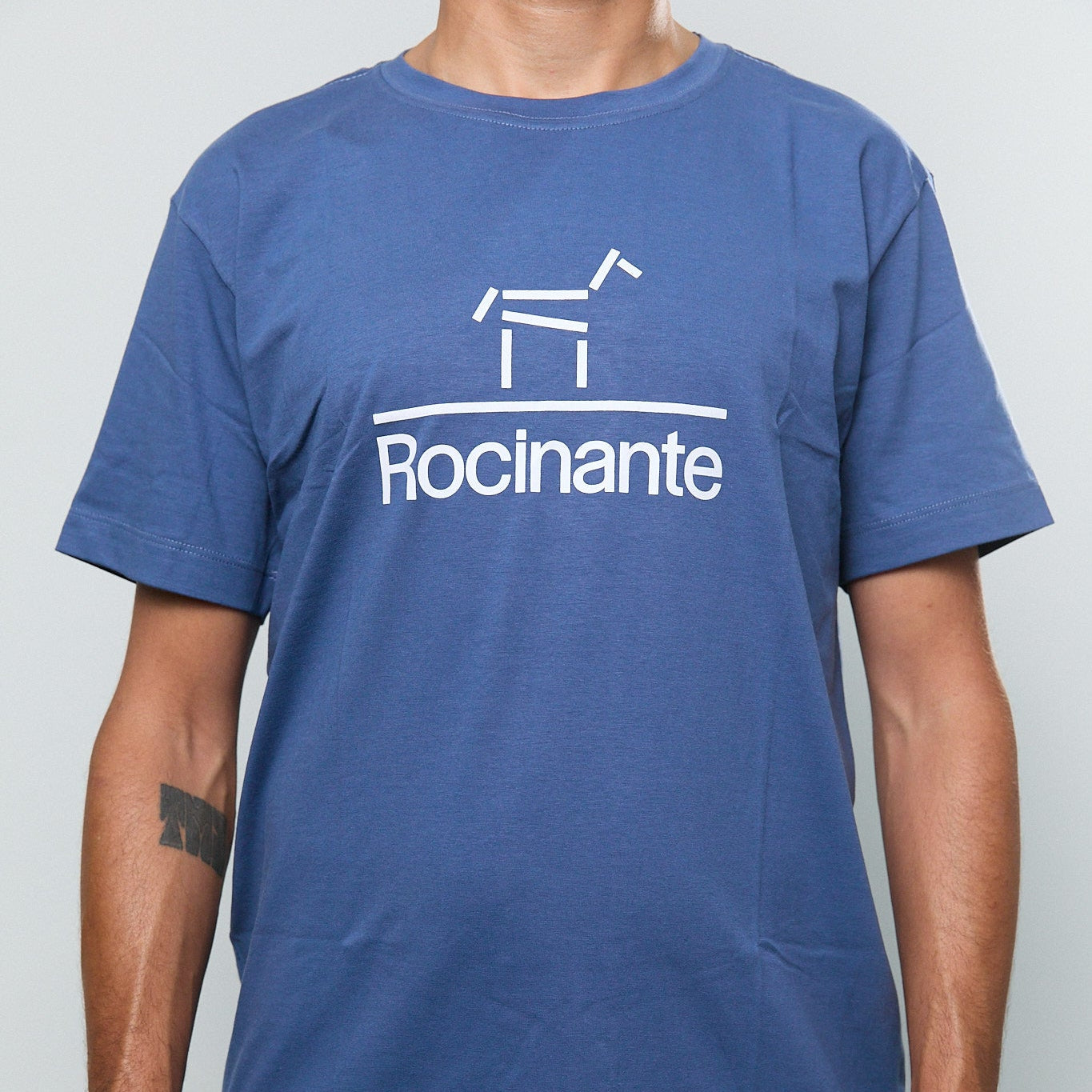 CAMISETA GRAVADORA ROCINANTE AZUL