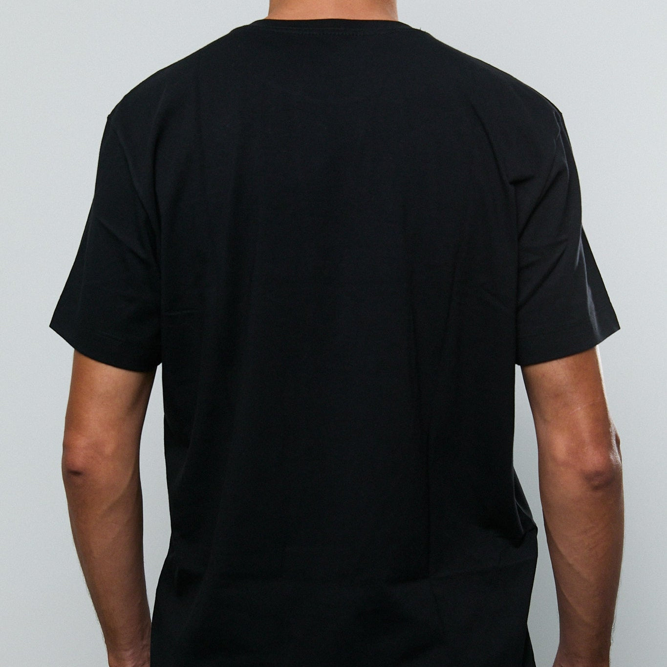 CAMISETA TRÊS SELOS PRETA