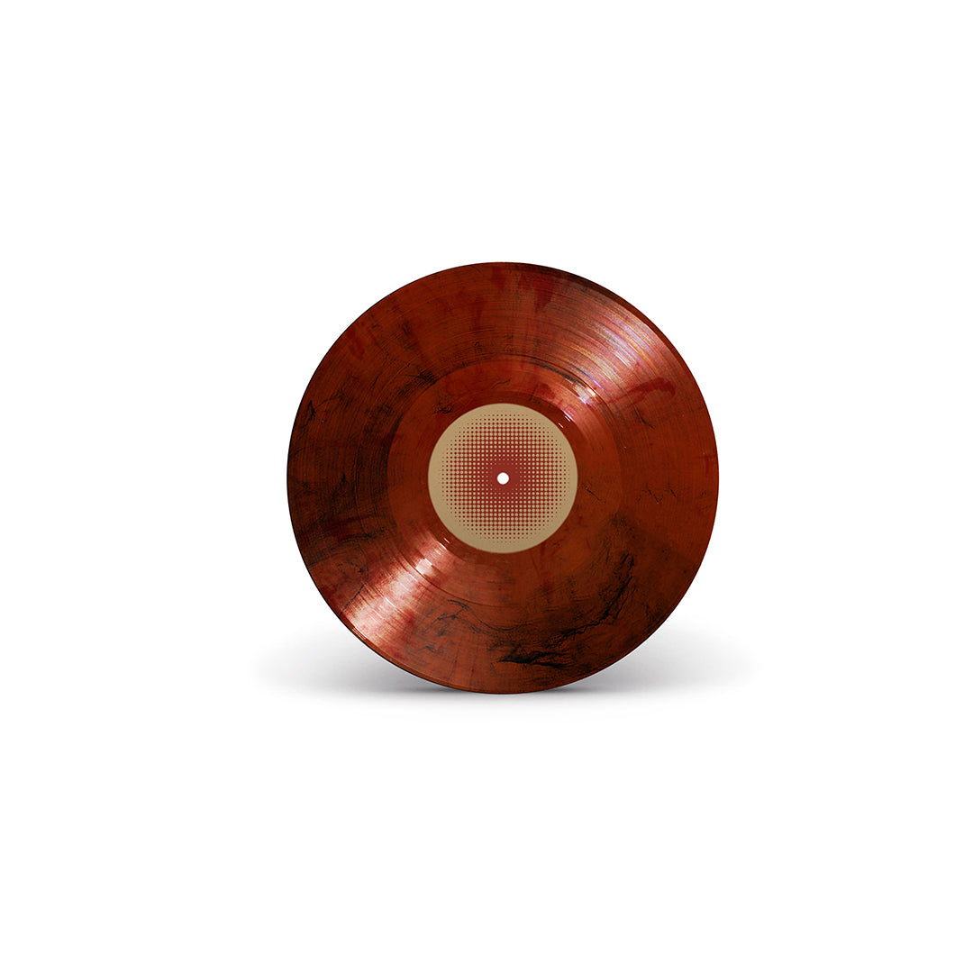 Disco de vinil vermelho translúcido esfumaçado do álbum As Gralhas de A Barca do Sol e Milton Nascimento, isolado sobre fundo neutro.