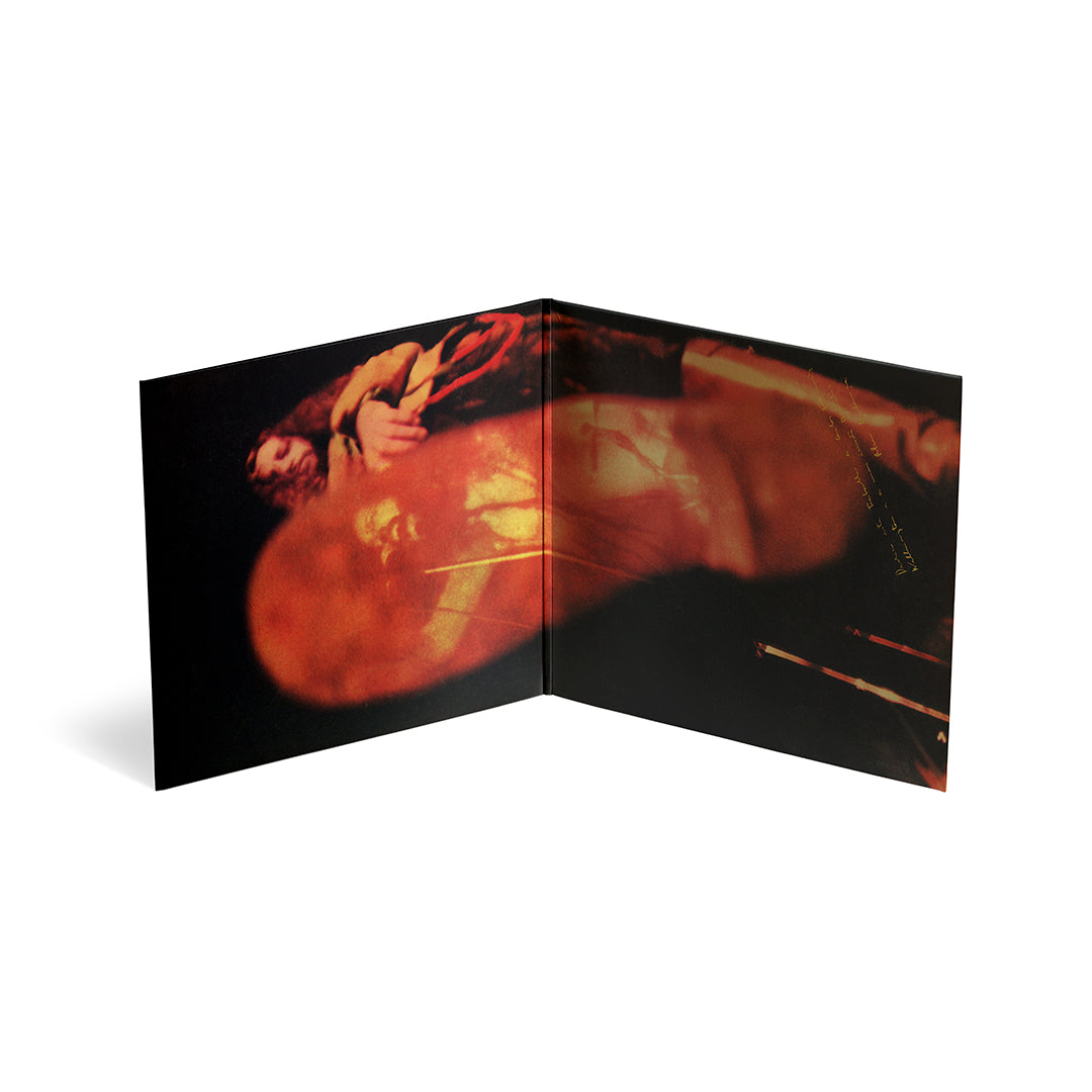 Capa gatefold aberta exibindo a arte interna completa, cores fiéis e impressão de alta qualidade.