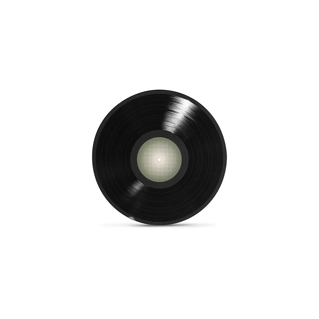 Disco de vinil preto do álbum Arthur Verocai de Arthur Verocai, isolado sobre fundo neutro.