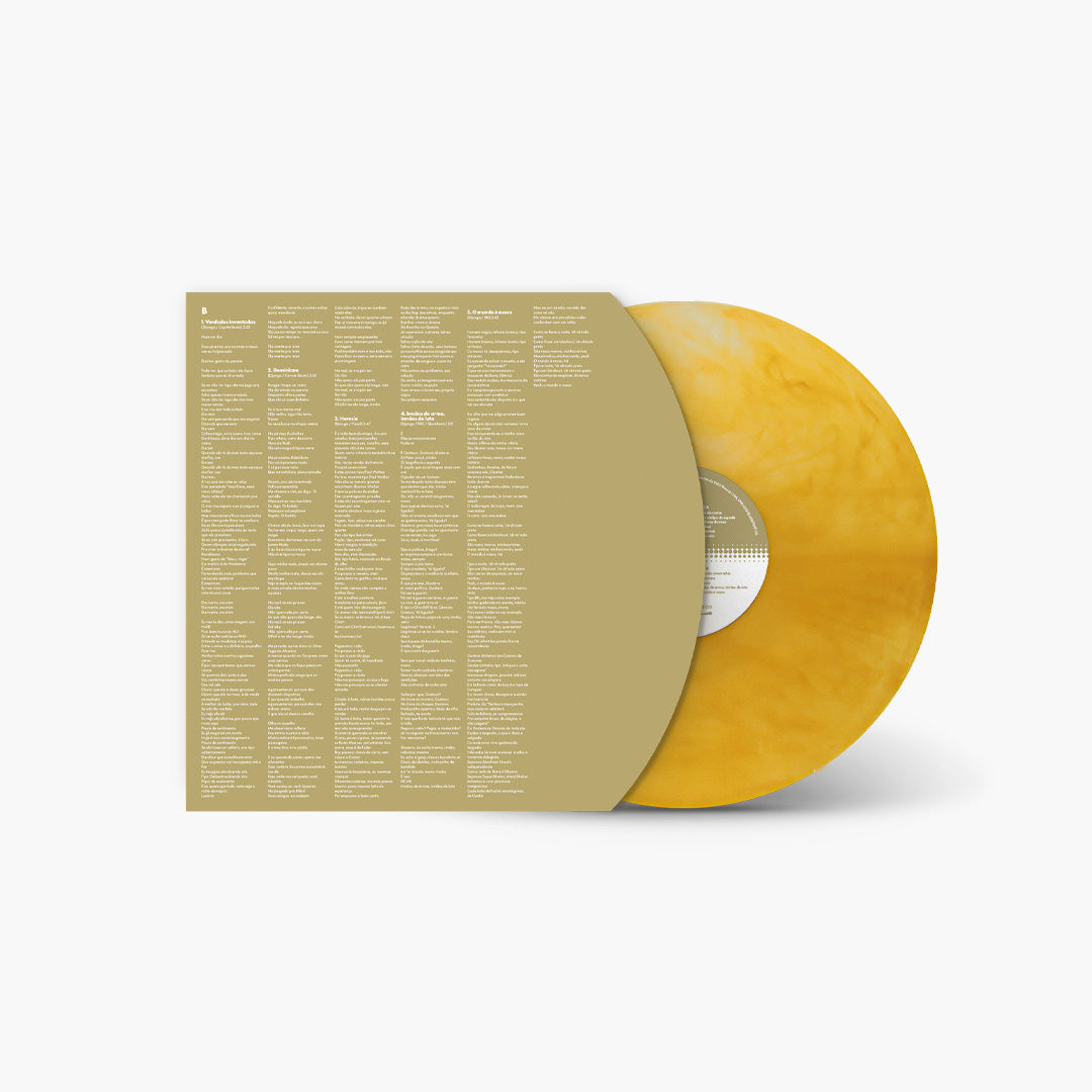Encarte com letras das músicas e projeto gráfico da edição em LP de Heresia de Djonga.