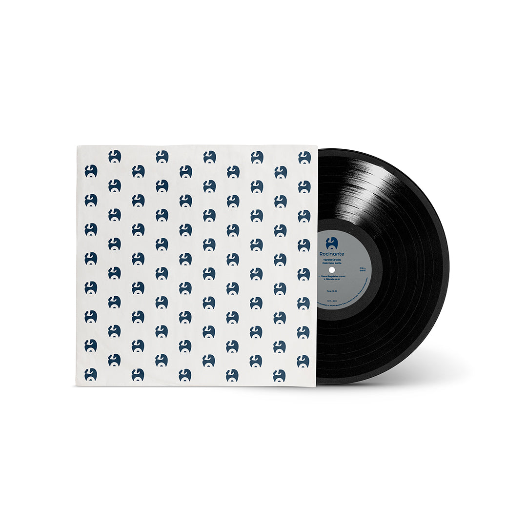envelope gravadora rocinante do disco "Territórios" da Gabriele Leite, com o vinil parcialmente exposto