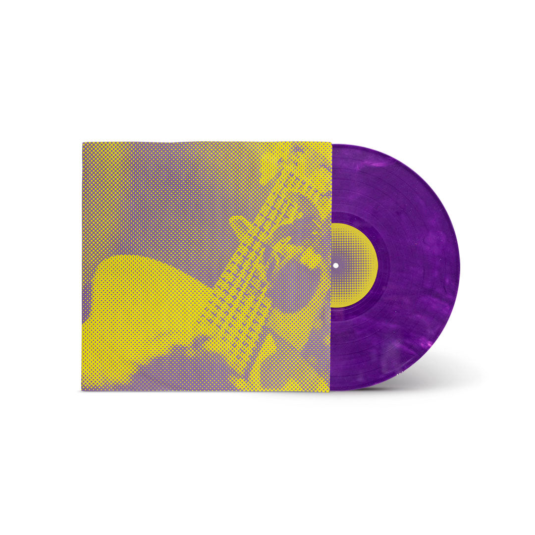 Envelope amarelo e roxo do álbum Unplugged de Gilberto Gil, com imagem em retícula do artista tocando violão e disco de vinil roxo marmorizado saindo pela lateral (disco de vinil).