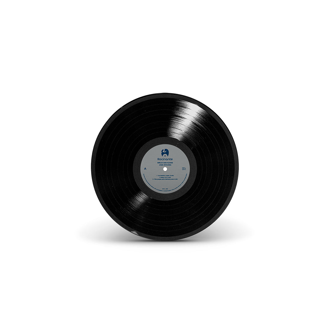 Disco de vinil preto do álbum Brejo das Almas de José Arimatéa com rótulo central cinza e azul contendo informações das faixas (disco de vinil).