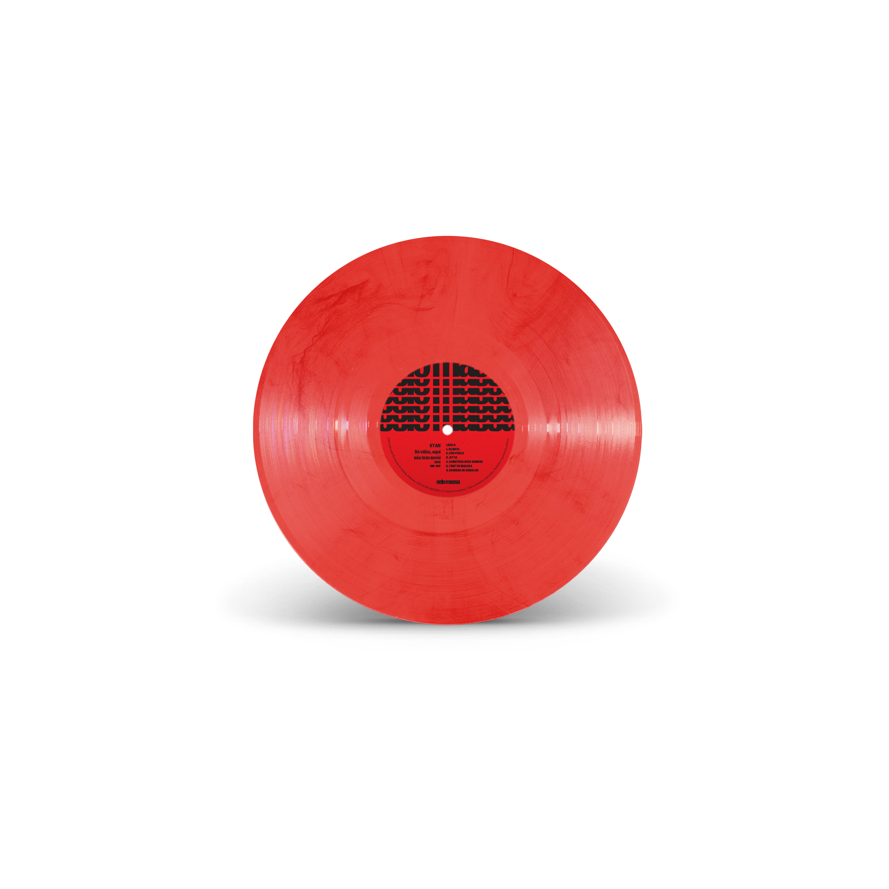 Disco de vinil vermelho translúcido do álbum “Só Vilão, Aqui Não Tem Herói” do artista KYAN, com rótulo central vermelho e preto e acabamento semitransparente, isolado sobre fundo neutro (disco de vinil).