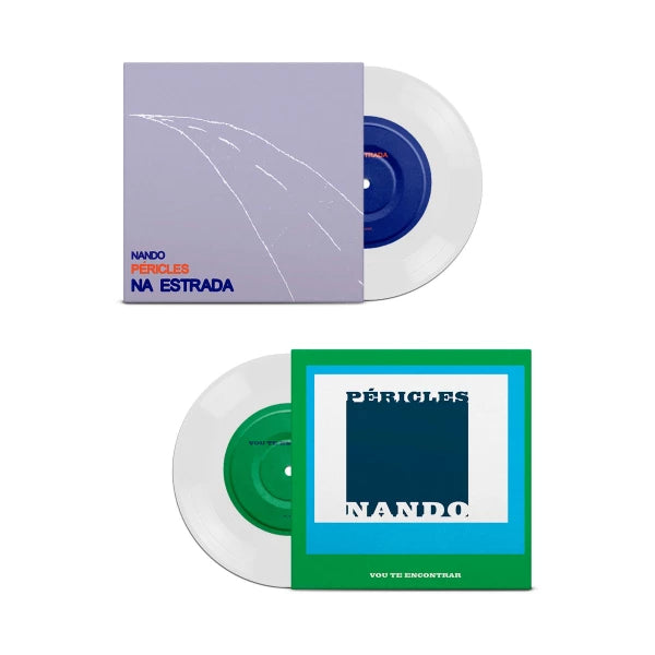 Disco 5 do box “Nando Reis Feats” em vinil 7 polegadas, com os singles “Vou Te Encontrar” e “Na Estrada” de Nando Reis e Péricles, capas coloridas e discos transparentes parcialmente expostos (disco de vinil).